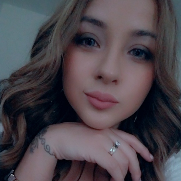 Meet your Posher! 🤗🤗 - Picture 1 of 3